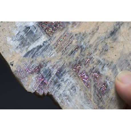 サンムーンストーン　研磨原石　125034