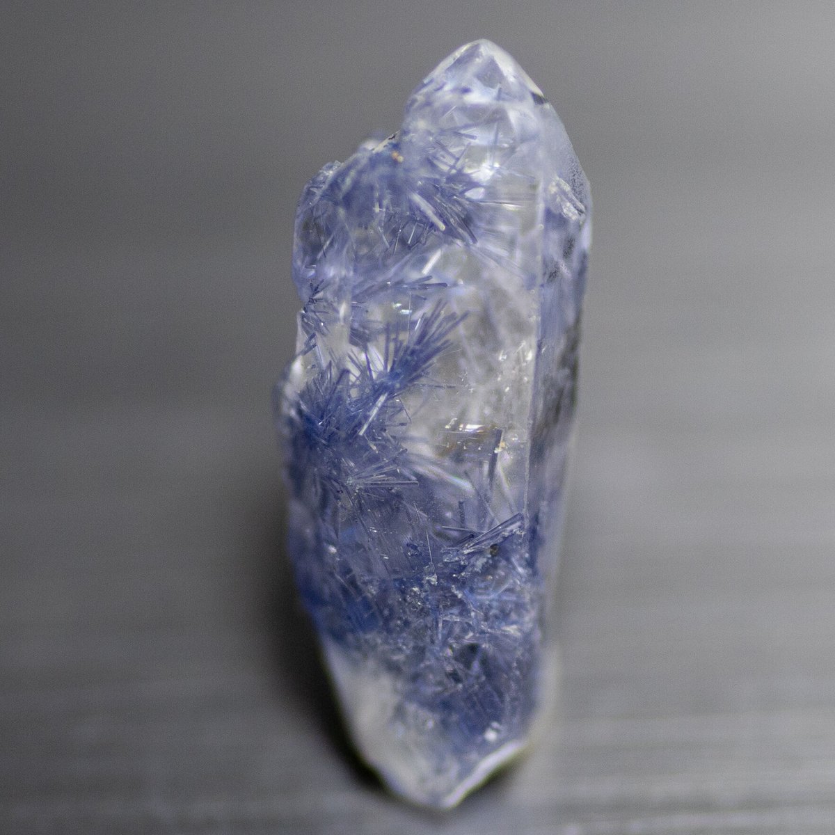 デュモルチェライトインクォーツ 原石 55003 | mineralhonpo