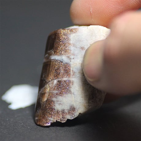 サンムーンストーン　研磨原石　020