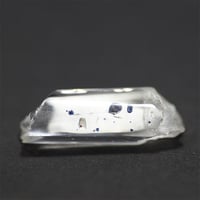 フローライトインクォーツ　研磨原石　032