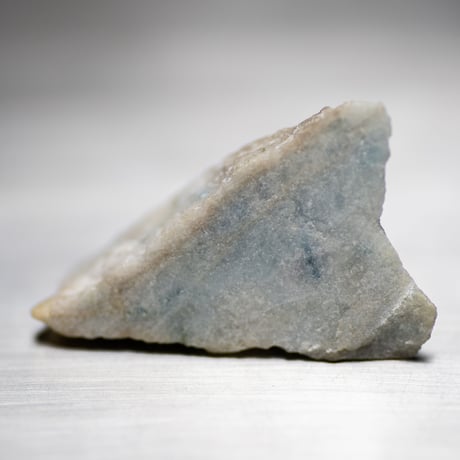 糸魚川入りコン沢産　青ひすい　原石　46001