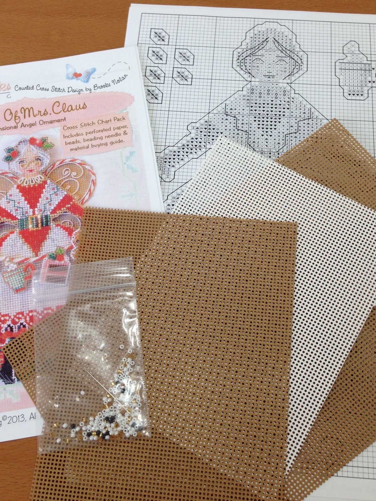 Brooke's Books クロスステッチチャートセット Mrs.Claus | At