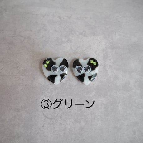 キョロ目ちゃん　ウシ柄　イヤリングページ