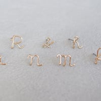 イニシャルピアス