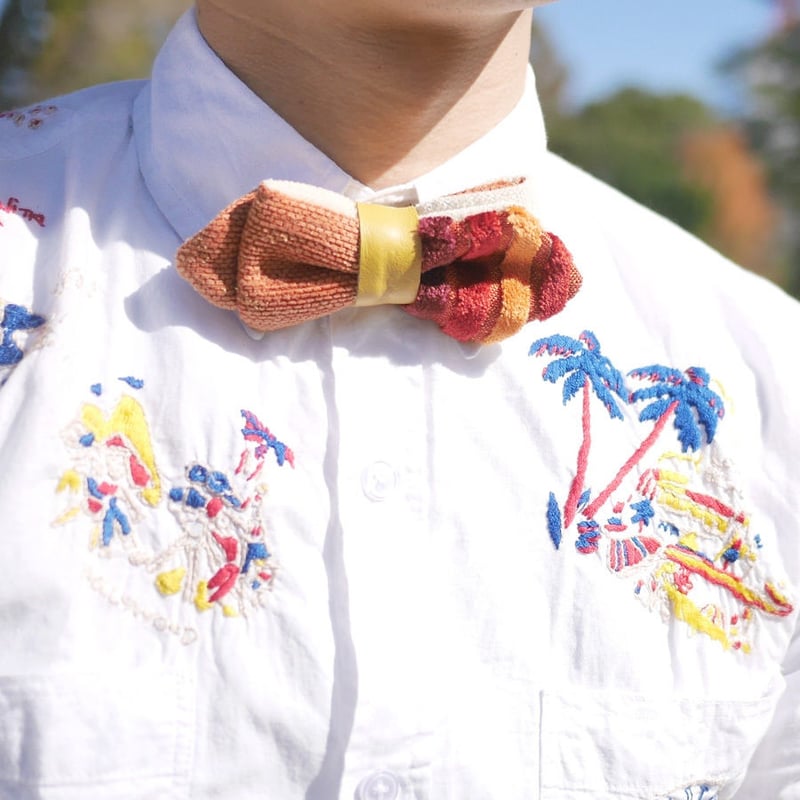 Patriqo Orange Bowtie 蝶ネクタイ (ブローチ) | Patriqo(パト