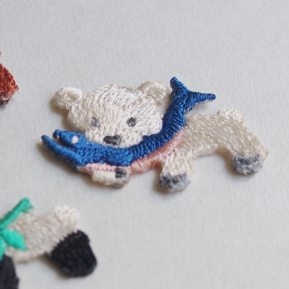 しろくま（切り身つき） - 刺繍ワッペン | ラジアルストア