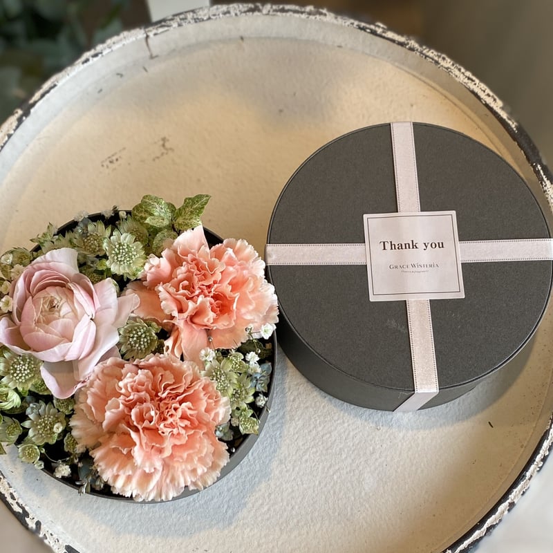 配送】おまかせ生花のボックスアレンジ | GRACE WISTERIA