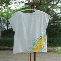 ひまわり の手描き半袖シャツ  ( 白 )