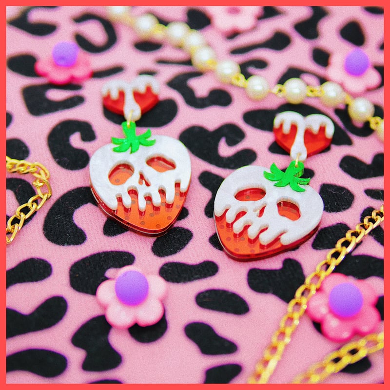 誘惑の毒いちごちゃん Earrings/Ear clips【耳飾り/バックチャーム