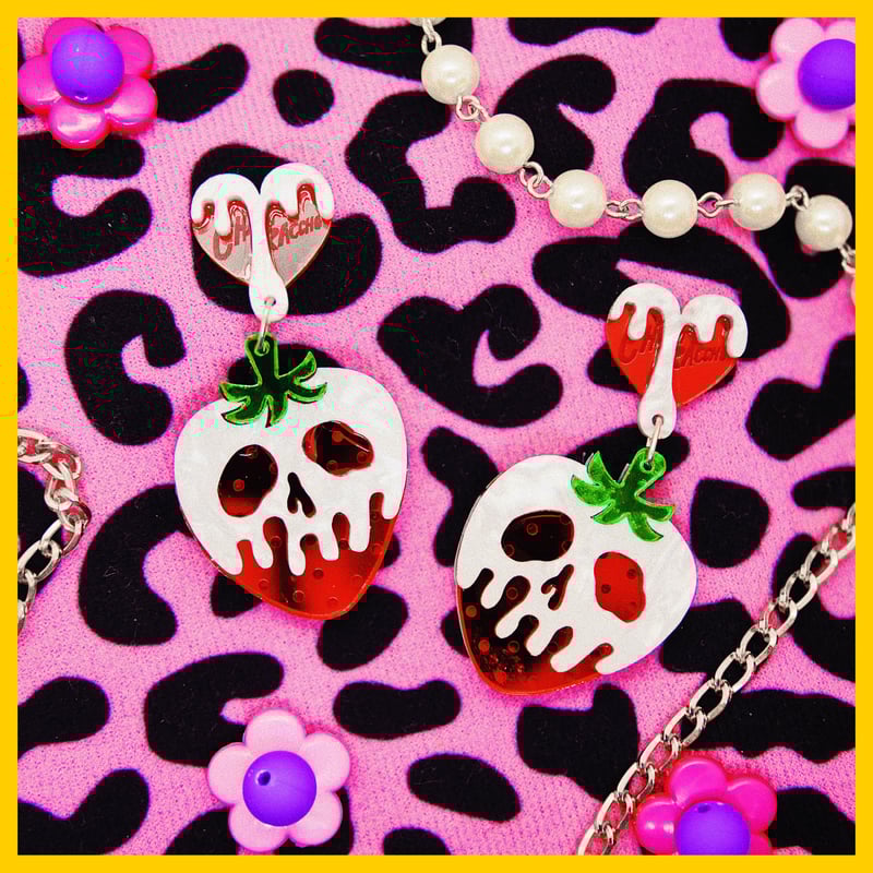 誘惑の毒いちごちゃん Earrings/Ear clips【耳飾り/バックチャーム