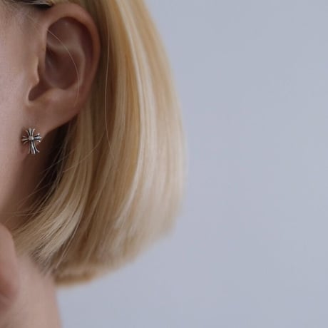 【LOVERS】silver925 cross Pierce