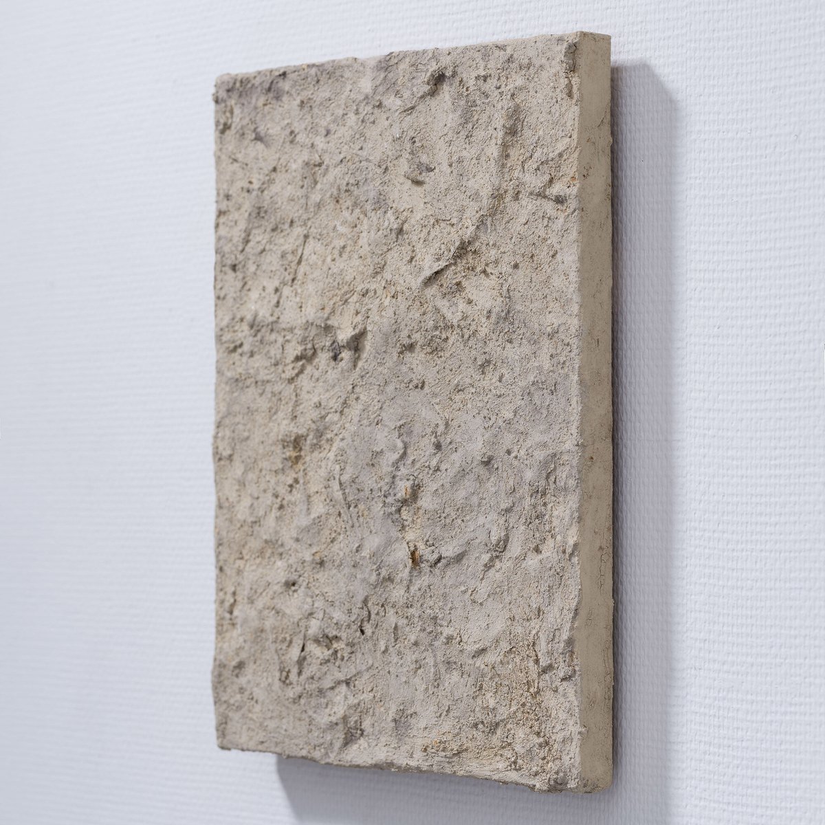 ハタノワタル『積み重なったもの』300x400mm ベージュ | gallery on 