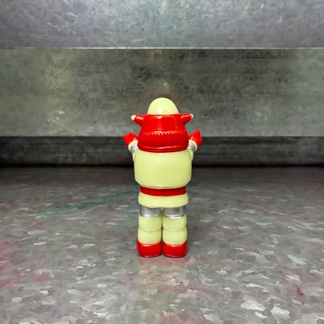 【DAGANGUDO LIMITED】メカナイズドロボットミニ赤　蓄光成型