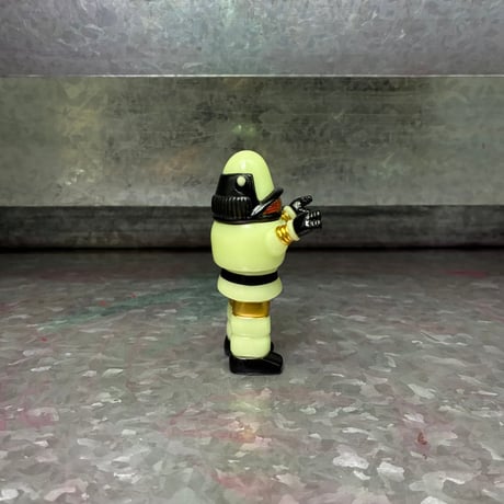【DAGANGUDO Limited】メカナイズドロボットミニ黒　蓄光成型