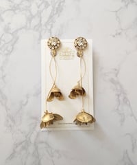 SWAROVSKI® Crystals & Swaying two flowers EARRINGS  【GOLD】