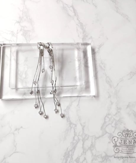 Square □≡ EARRINGS ＆ PIERCING