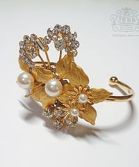 VINTAGE FLOWERS & CRYSTALS   BANGLE  【PEARLS and FLOWERS】