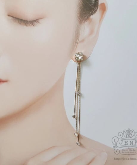 Square □≡ EARRINGS ＆ PIERCING