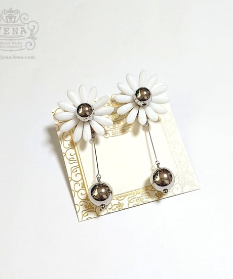 Margaret Flower 【white × silver】イヤリング/ピアス