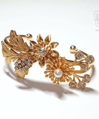 VINTAGE FLOWERS & CRYSTALS   BANGLE  【TWO FLOWERS】