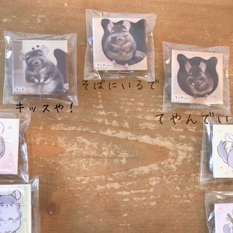 《Toi Project》＜おトイさん＞ スタンド式缶バッチ　⚫︎