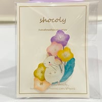 《shocoly》花とチンチラのブローチ