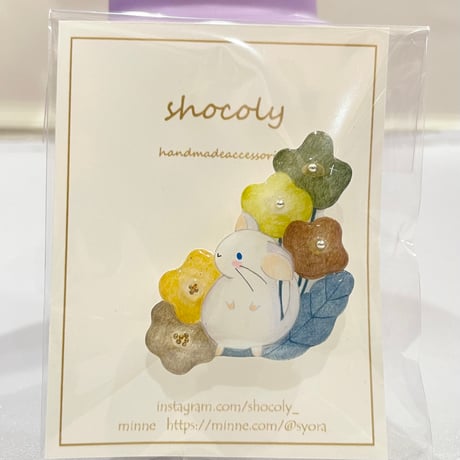 《shocoly》花とチンチラのブローチ
