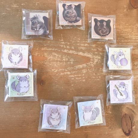 《Toi Project》＜おトイさん＞ スタンド式缶バッチ　⚫︎