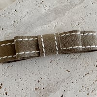 stitch suède barrette*khaki