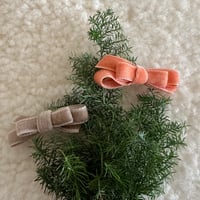 mini ribbon pin* beige and salmon orange