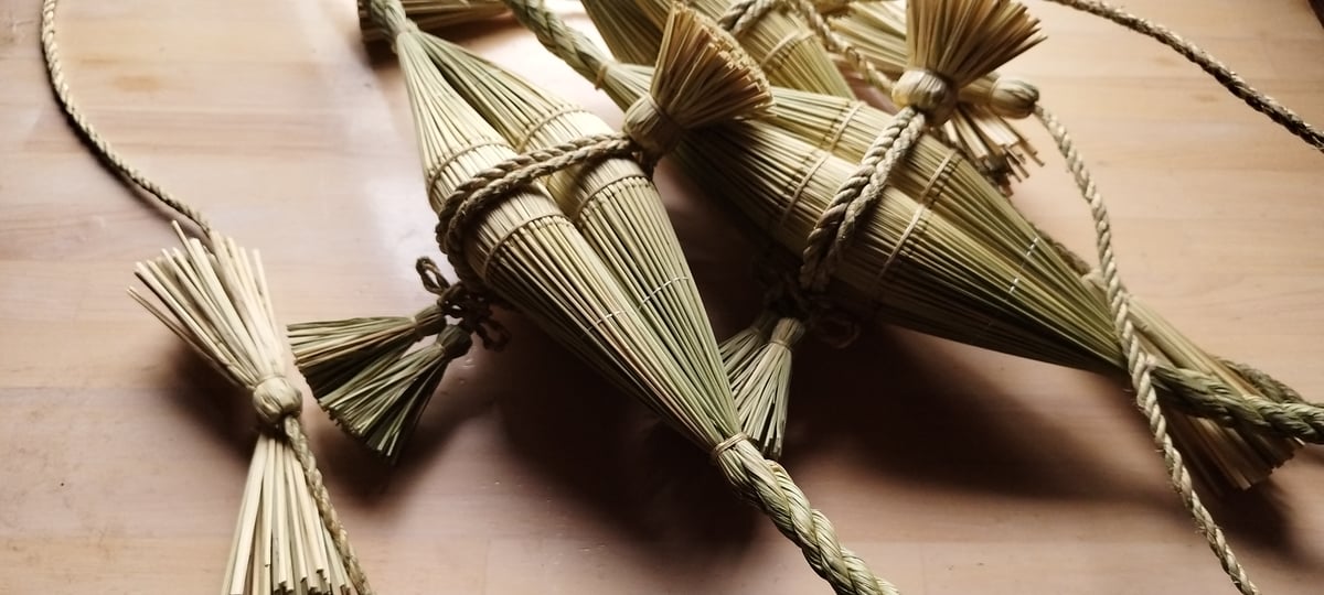 注連縄（中） Shime-nawa | 日知舎