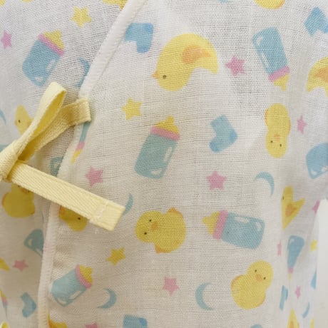 〈新柄アップ〉 HowCute®︎ダブルガーゼ　ひよこ柄　低出生体重児ショートサイズ30（コットに出てから1500ｇ～)