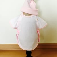 HowCute®︎点滴用肌着サイズSSピンク帽子付き(極低出生体重児肌着）