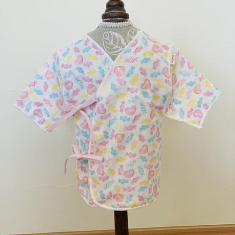 HowCute®︎ダブルガーゼ　ハート柄　低出生体重児ショートサイズ30（コットに出てから1500ｇ～)