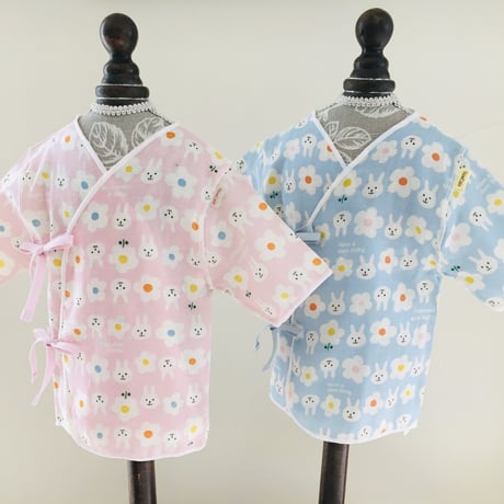 HowCute®︎ダブルガーゼ　うさちゃん柄　低出生体重児ショートサイズ30（コットに出てから1500ｇ～）
