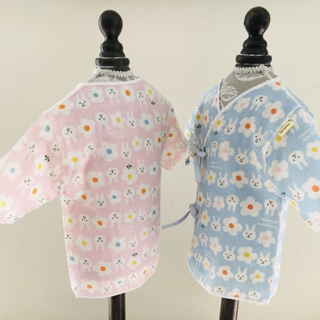 HowCute®︎ダブルガーゼ　うさちゃん柄　低出生体重児ショートサイズ30（コットに出てから1500ｇ～）