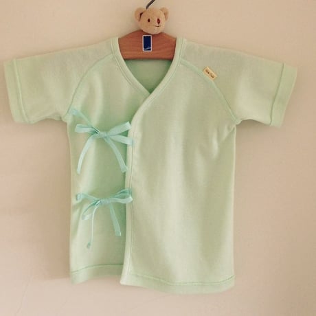 〈完売御礼〉はじめてのおうち肌着35 HowCute®︎コットン若草色の低出生体重児肌着（コットに出てから1500ｇ～ご退院後も重宝サイズ）