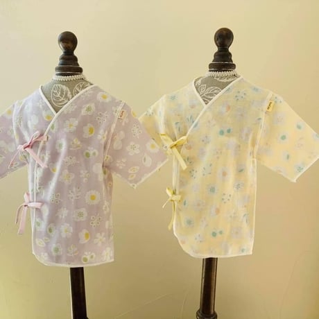 HowCute®︎ダブルガーゼ　パステルフラワー柄　低出生体重児ショートサイズ30（コットに出てから1500ｇ～）