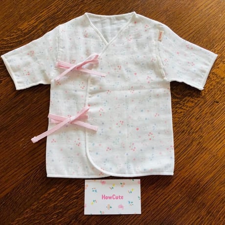 HowCute®︎ダブルガーゼ　小花柄　低出生体重児ショートサイズ30（コットに出てから1500ｇ～）