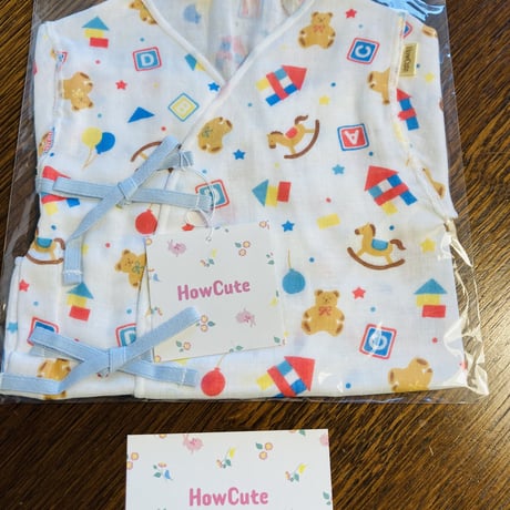 HowCute®︎ダブルガーゼ　おもちゃ柄　低出生体重児ショートサイズ30（コットに出てから1500ｇ～)