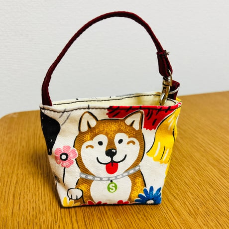 HowCuteのバック