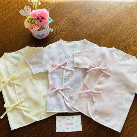HowCute®︎ダブルガーゼ　パステルフラワー柄　低出生体重児ショートサイズ30（コットに出てから1500ｇ～）