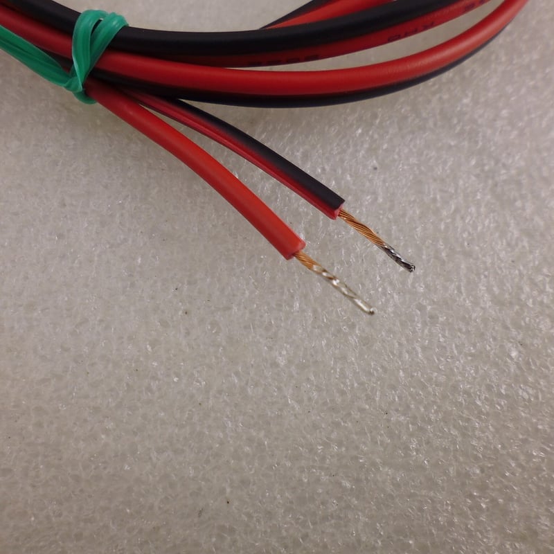 BELDEN 94975.0mと2.5m各1 新品バナナプラグ バイワイアリング 赤黒バナナプラグ付ケーブル 長さ約1m ( ZHW-ETC-673 ) | 高品質