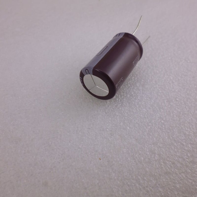 100μF / 400V 立形電解コンデンサ 日本ケミコン製 ( ZHW-740 ) | 100μF / 400V 立形電解コンデンサ 日本ケミコン製 ( ZHW-740 ) |