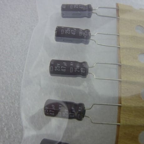 5個セット  47μF / 25V 立形電解コンデンサ 日本ケミコン製 ( ZHW-297 )