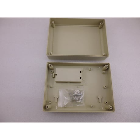 150×110×50 mm  単3電池ホルダー付き プラスチックケース  ( ZHW-651 )