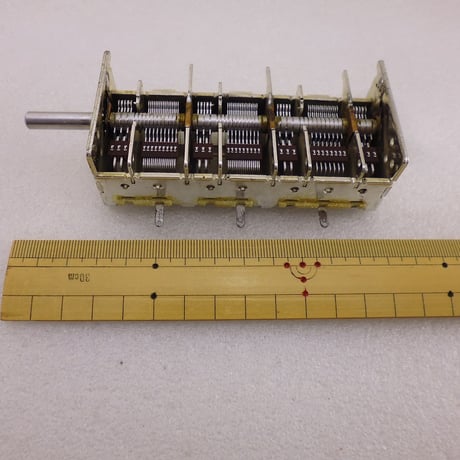 長期保管品未使用 エアーバリコン 230pF×2 / 100pF×1 / 25pF×4 (ZHW-ETC-462)
