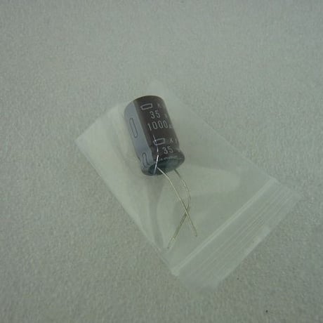 1000μF / 35V 立形電解コンデンサ 日本ケミコン製  ( ZHW-267 )