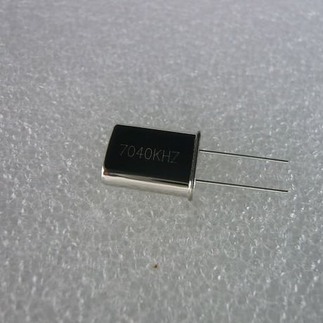 7040KHz HC-49U Type 水晶振動子  ( ZHW-HAM-019 )