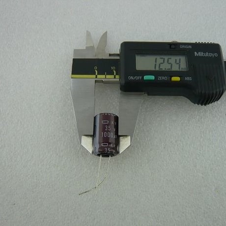 1000μF / 35V 立形電解コンデンサ 日本ケミコン製  ( ZHW-267 )